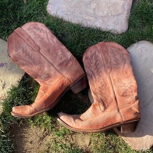 LIGHT BROWN COWBOY BOOTS<3